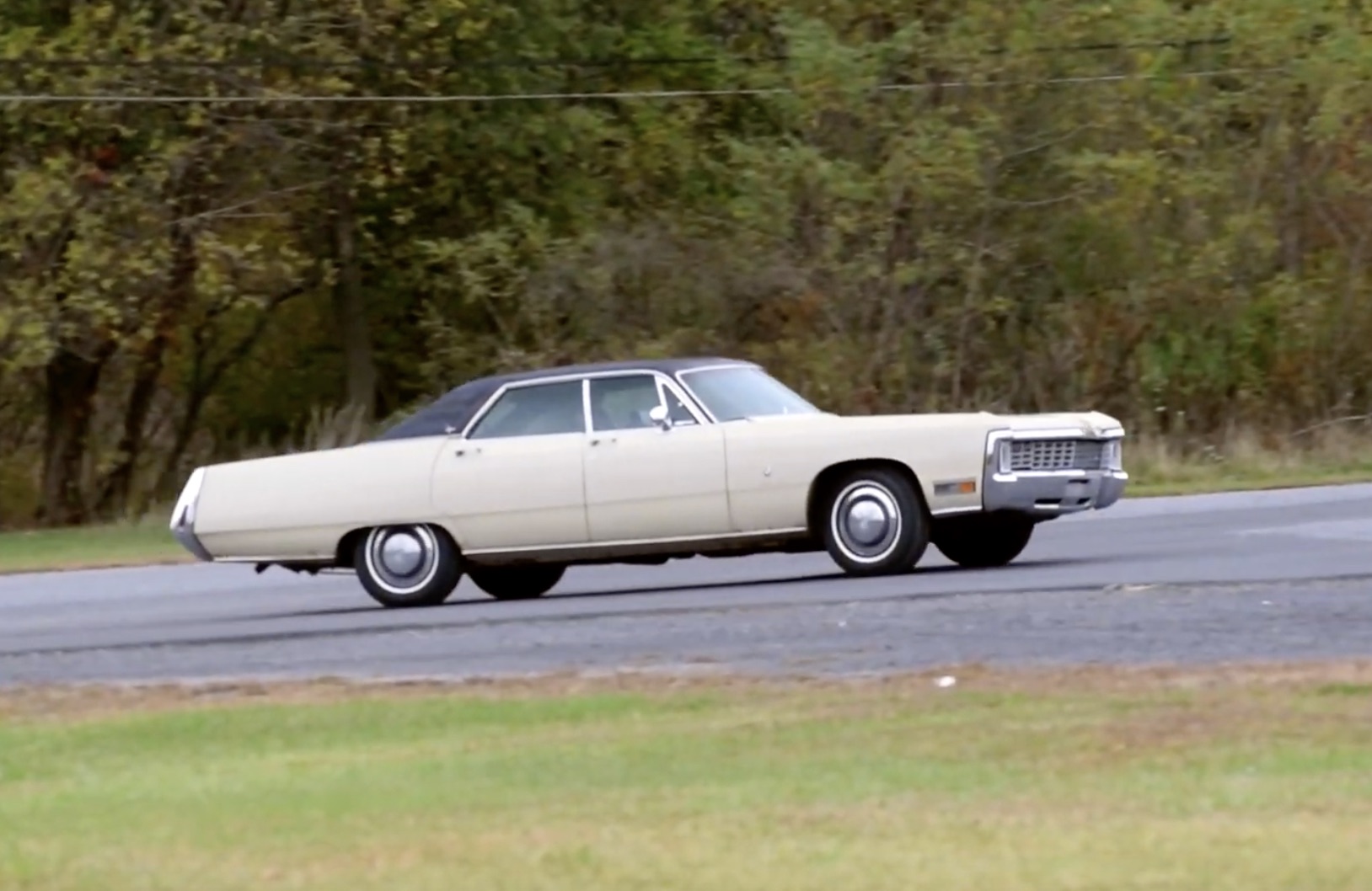 LuxuryLiner Regular Car Reviews vs. The 1970 Imperial