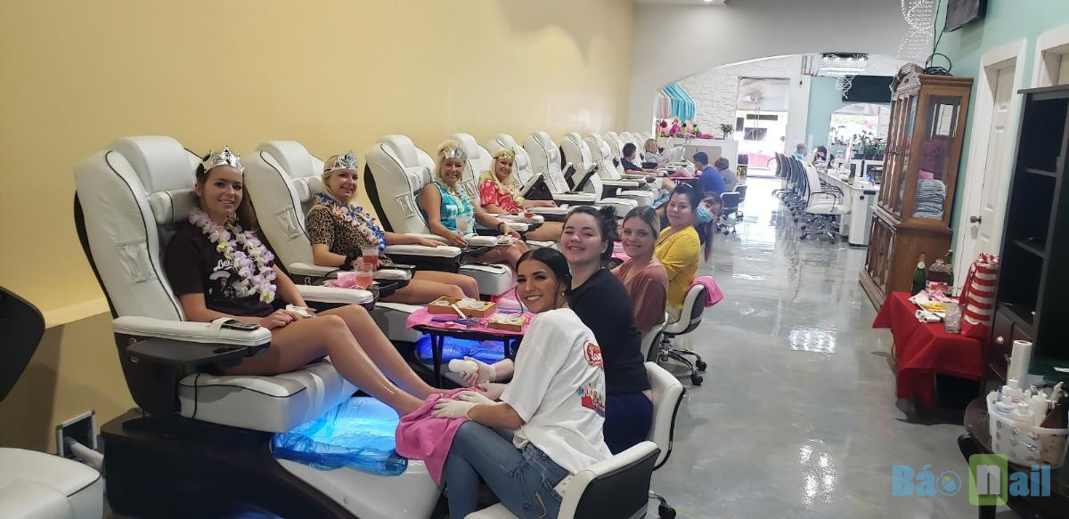 Paradise Nails Lounge And Spa, Weirton WV CẦN SANG TIỆM NAIL LỚN
