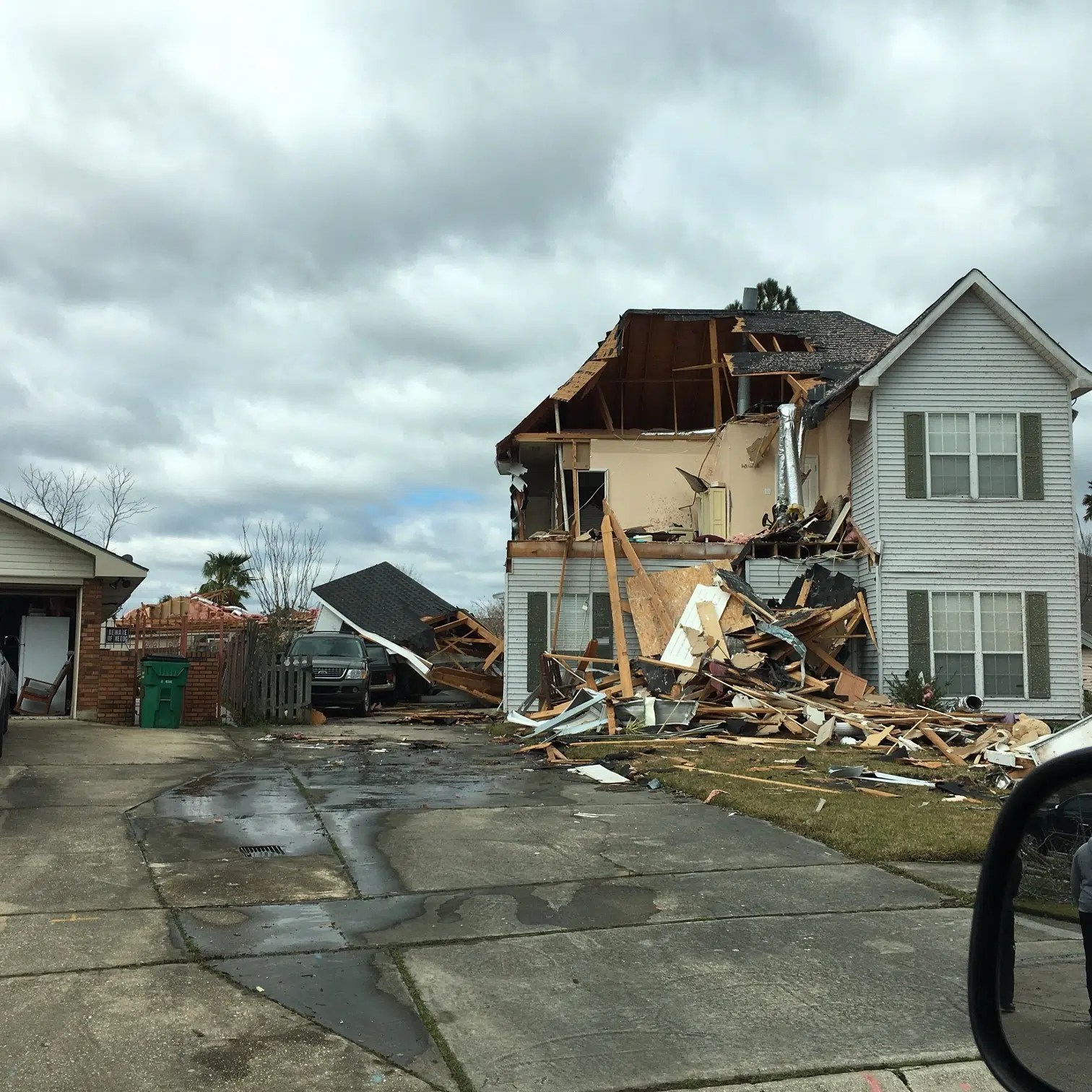 Louisiana DR Teams help communities begin cleaning up after tornado