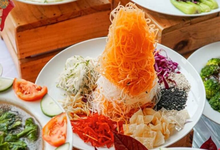 Yu Sheng Makanan Khas Imlek, Begini Cara Menyantapnya Barakata.id