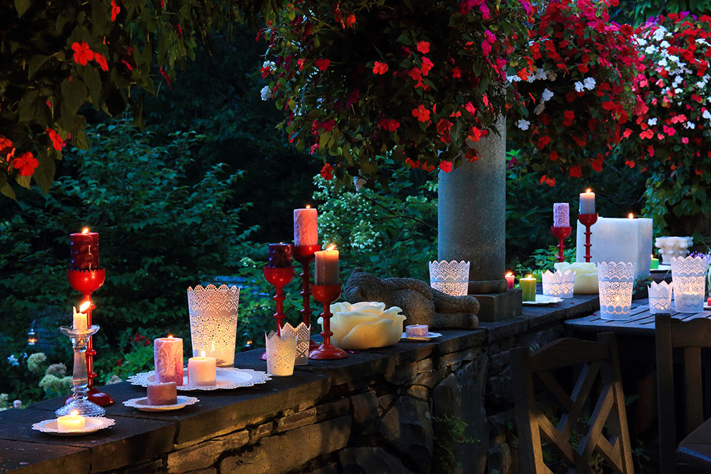 年に一度の幻想的なガーデンで、キャンドルライトナイトディナー 蓼科高原バラクライングリッシュガーデン