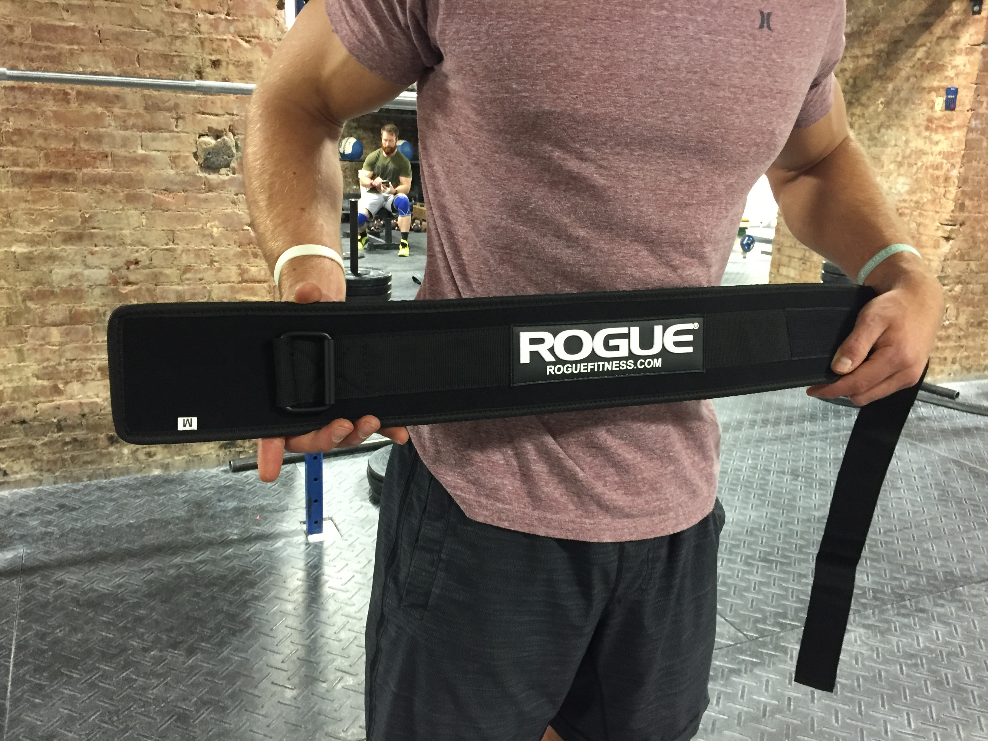 Rogue Fitness 4" Nylon Weightlifting Belt Review BarBend