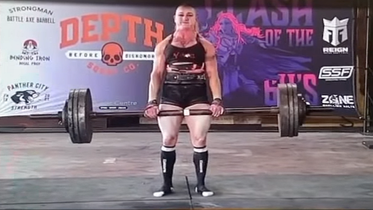 Rhianon Lovelace Sets Lightweight Axle Bar Deadlift World Record With