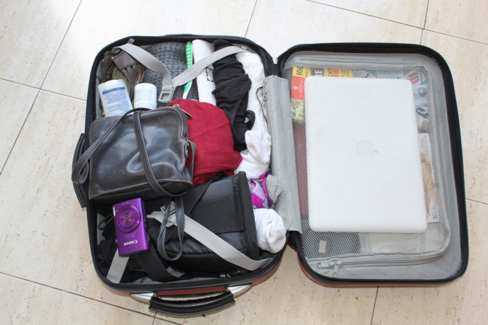 How to Pack a CarryOn Bag for a Ryanair Flight Barcelona Blonde