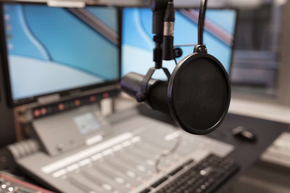 How to Connect a Condenser Mic to a Computer Tips & Tricks