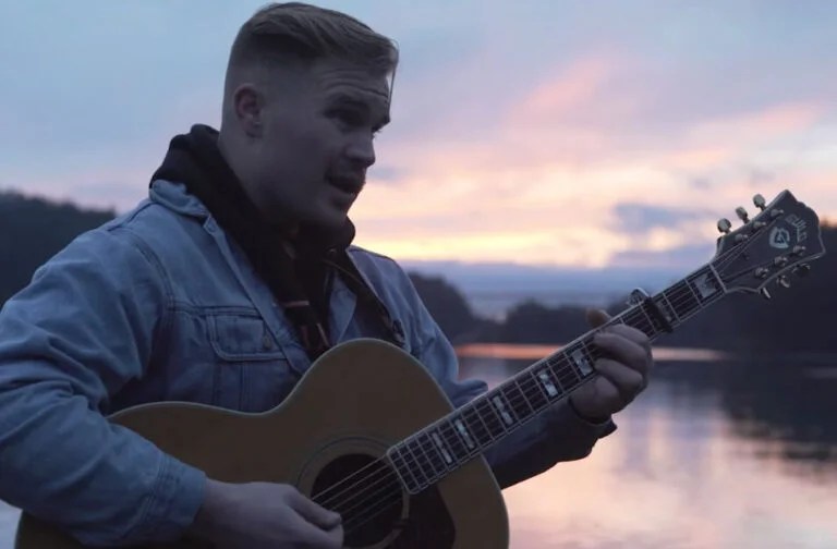 Zach Bryan Net Worth, Bio, Age, Height, Girlfriend, Facts Barlecoq