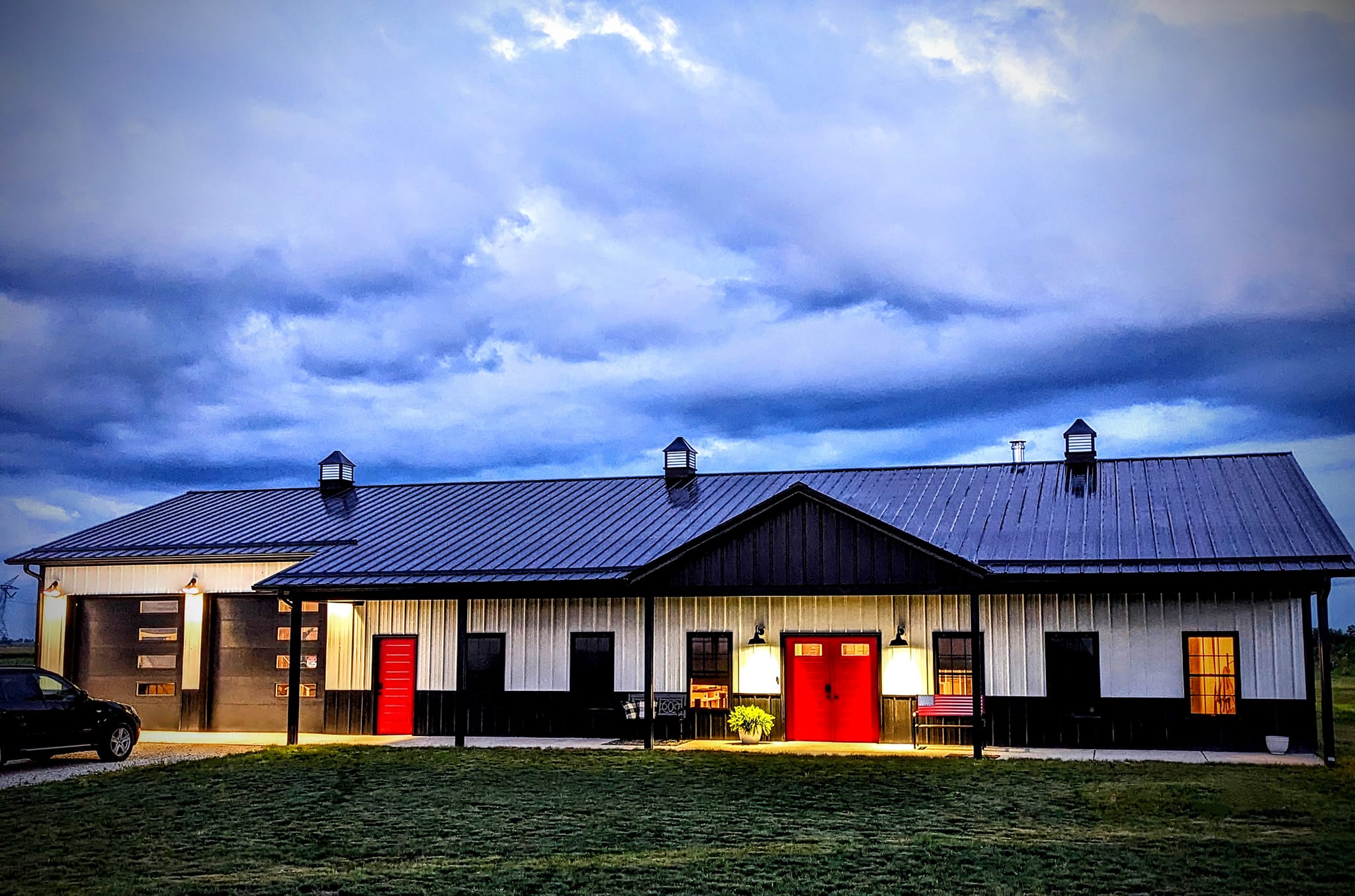 9 Best White Barndominiums Builds To Inspire You