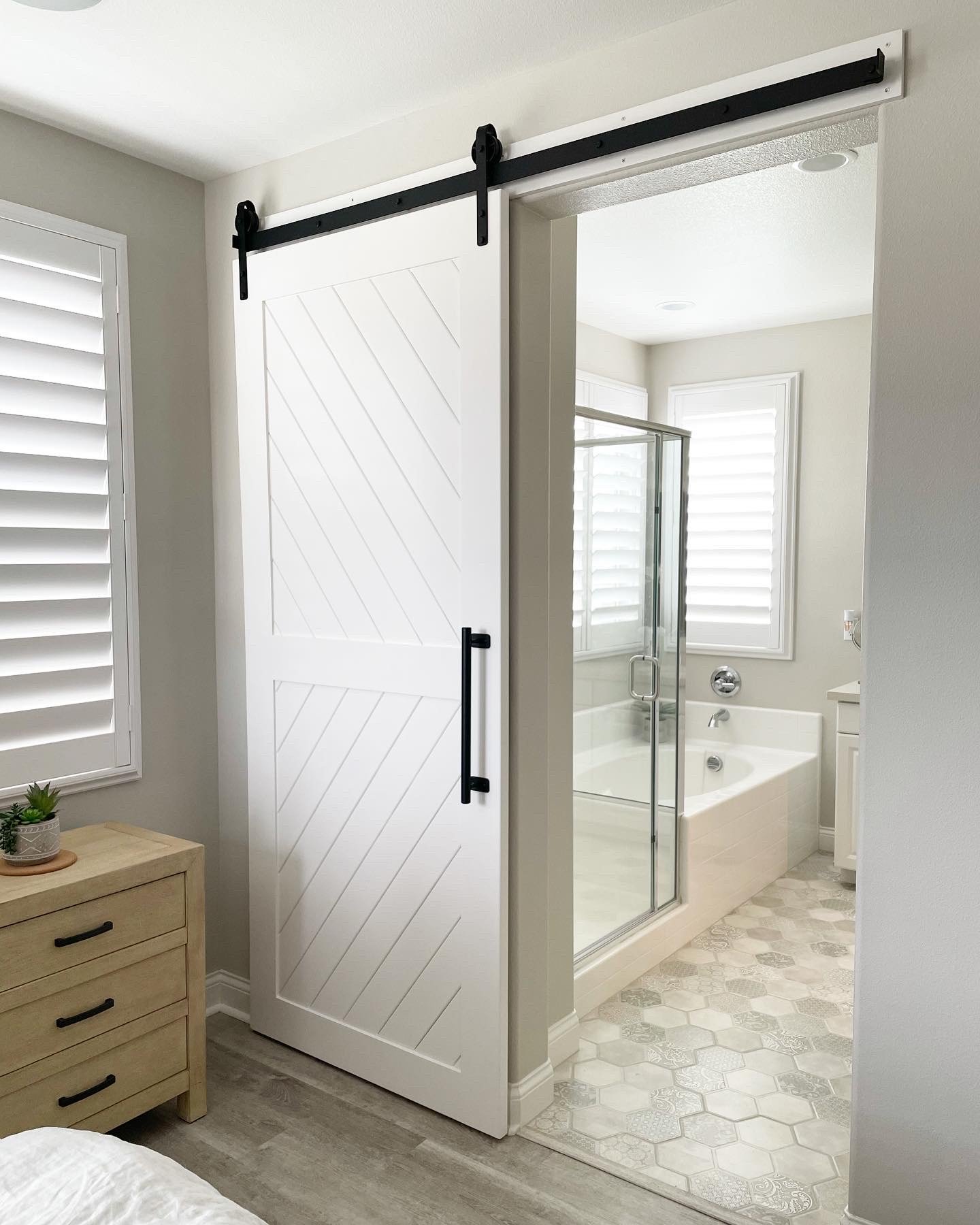 Sahara Barn Door with Our Original Hardware & Hanson Handle Barn