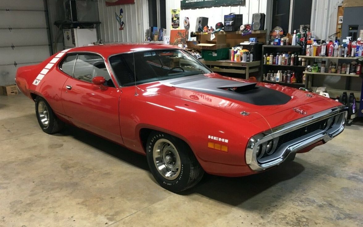 Rare 426 Hemi Equipped 1971 Plymouth Road Runner! Barn Finds