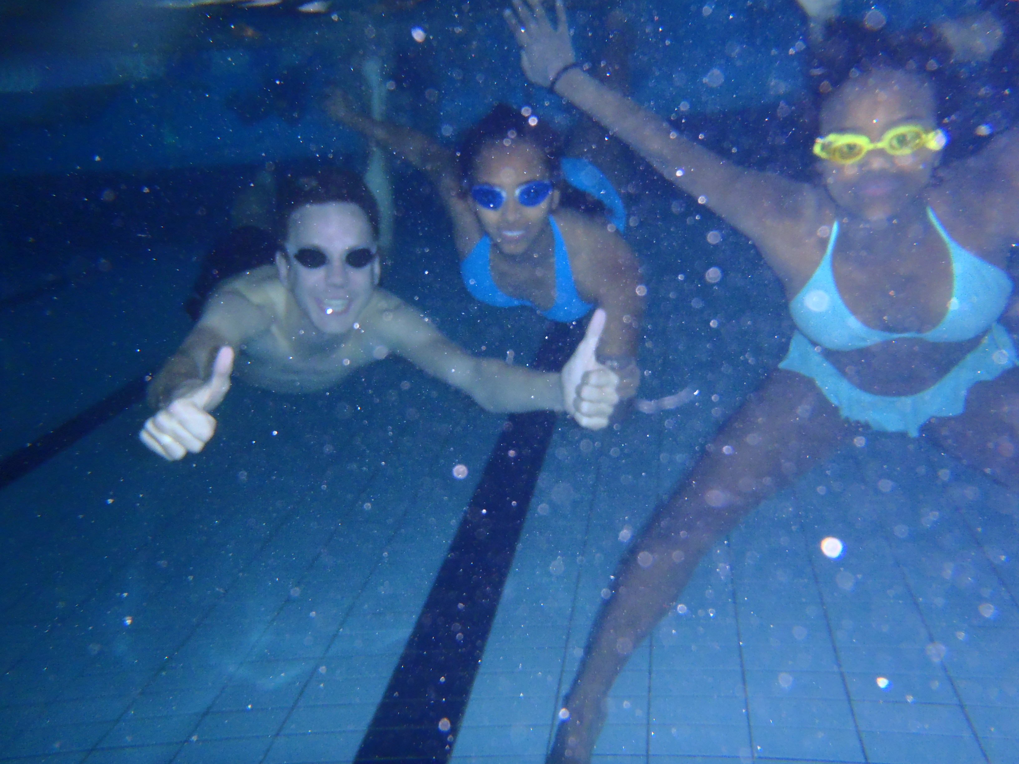 Barn gillar att simma i Lund Demokrati för Barns Framtid
