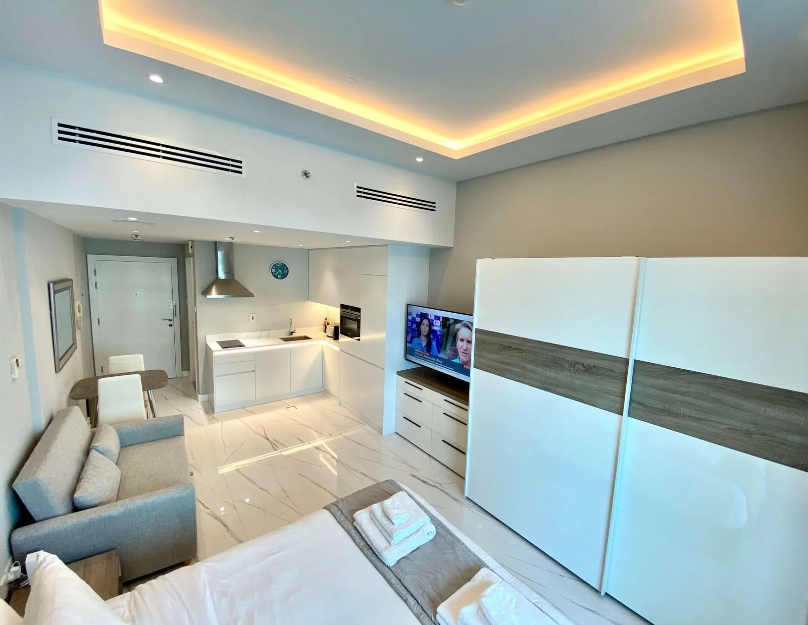 Exclusive Large Studio Apartment Baron & Baron