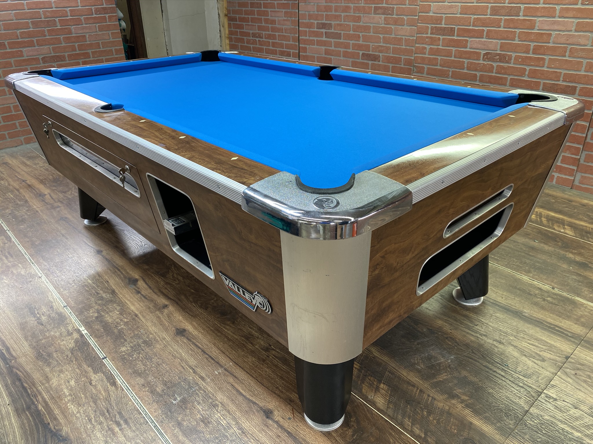 6 1/2 Valley Light Walnut Used Coin Operated Pool Table Used Coin Operated Bar Pool Tables