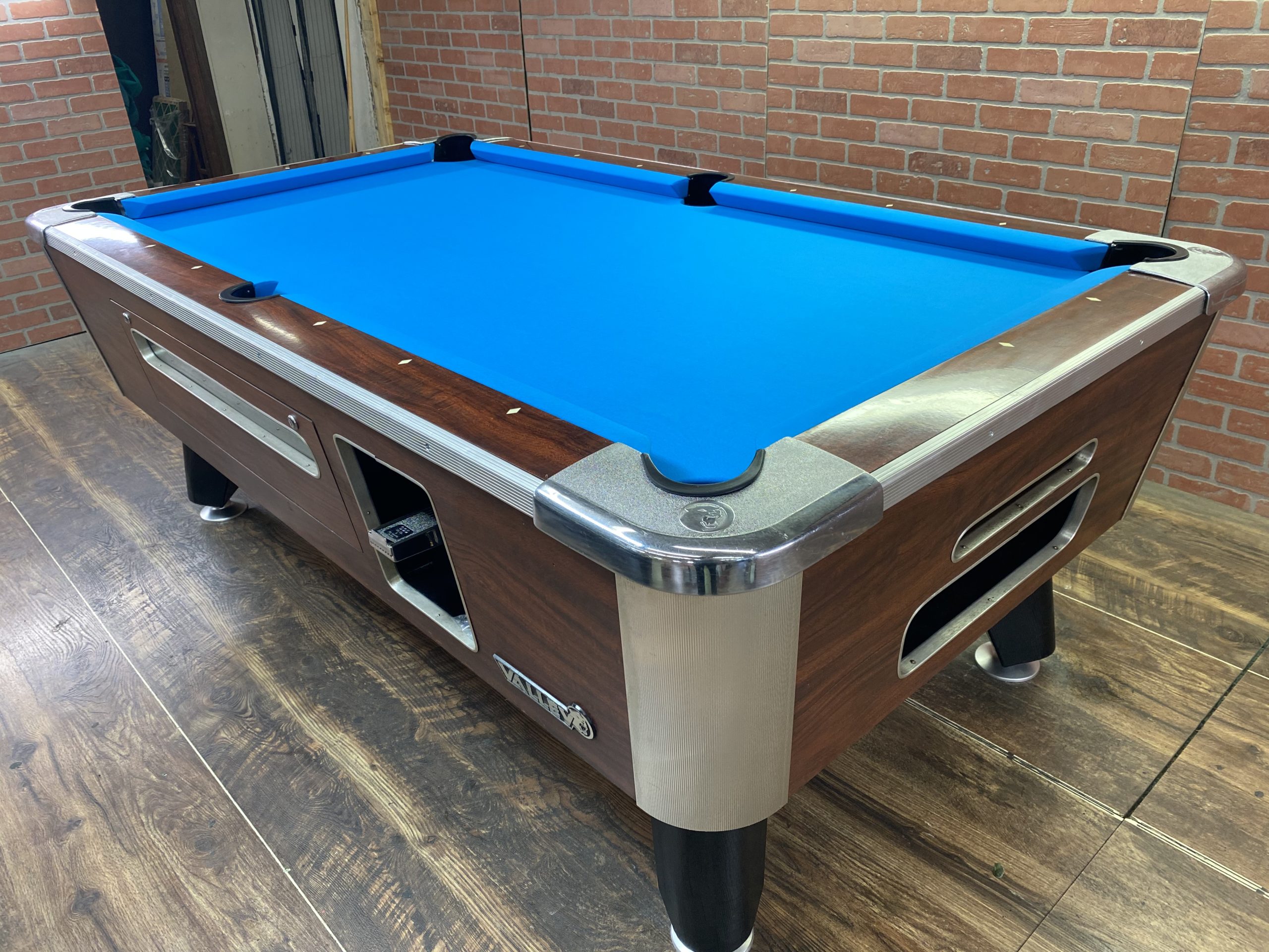 6 1/2 Valley Rosewood Used Coin Operated Pool Table Used Coin