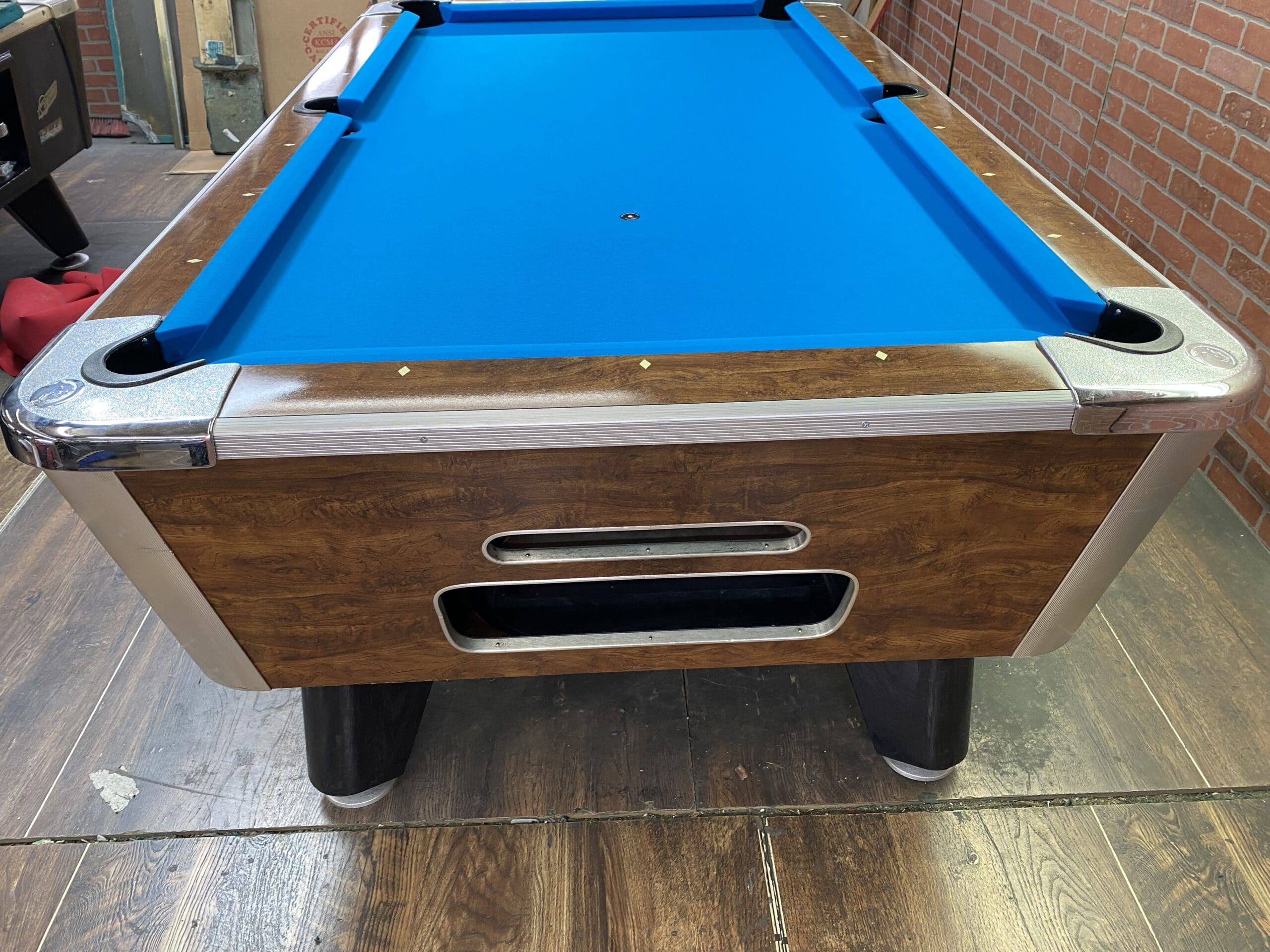 How much does a valley pool table weigh roommanage