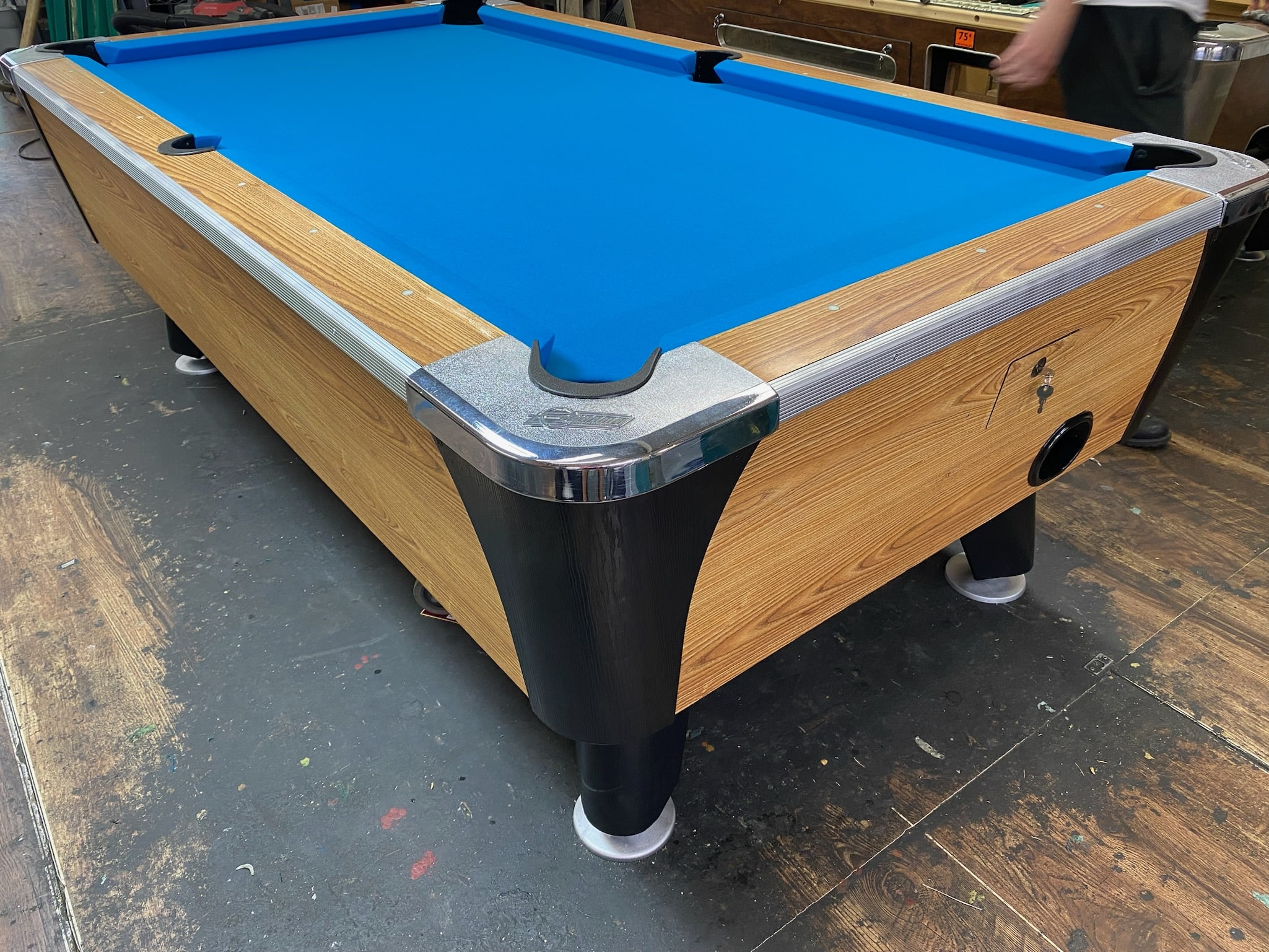 7′ Dynamo Light Oak Used Coin Operated Bar Pool Tables