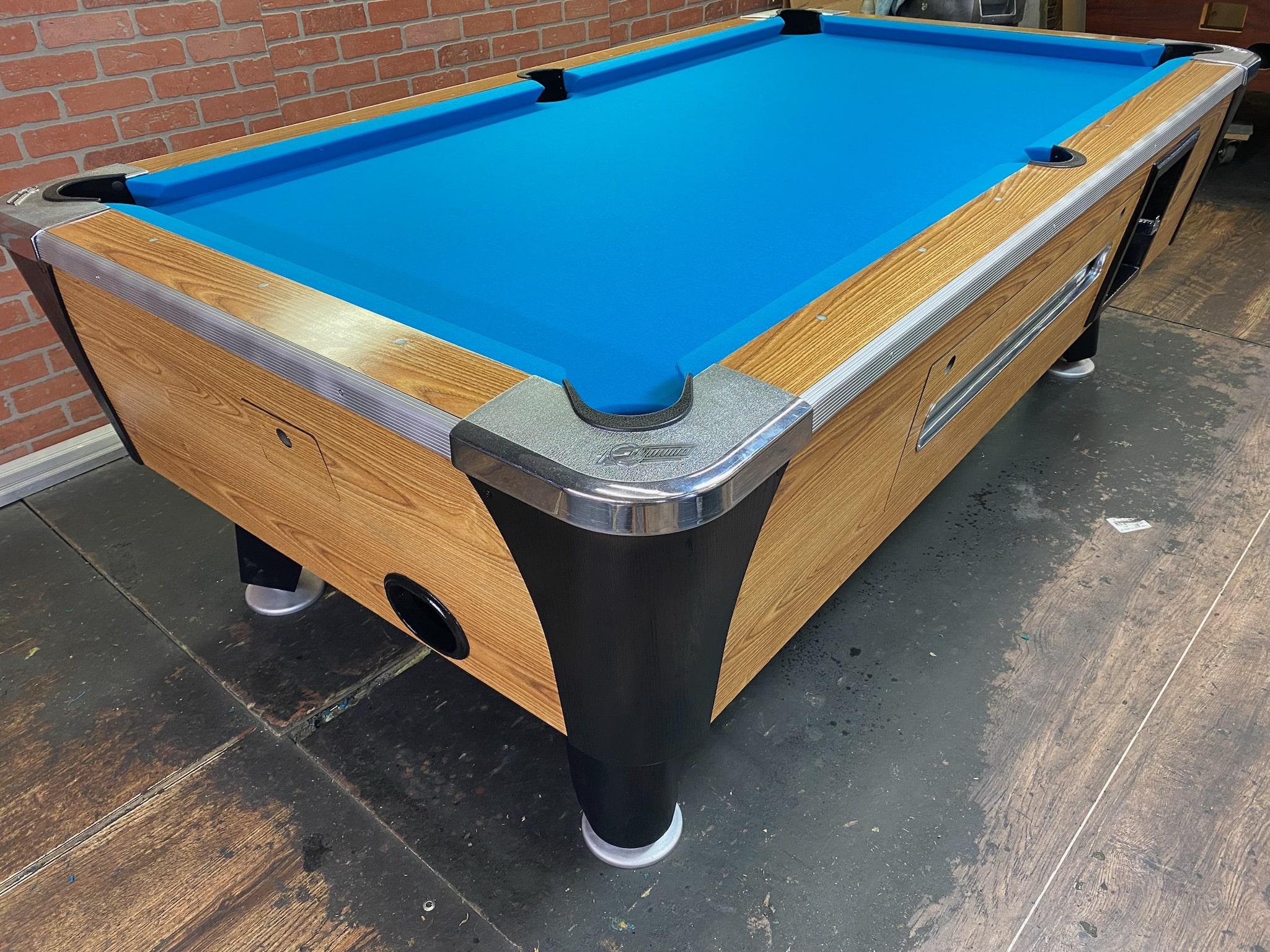 7′ Dynamo Light Oak Used Coin Operated Bar Pool Tables