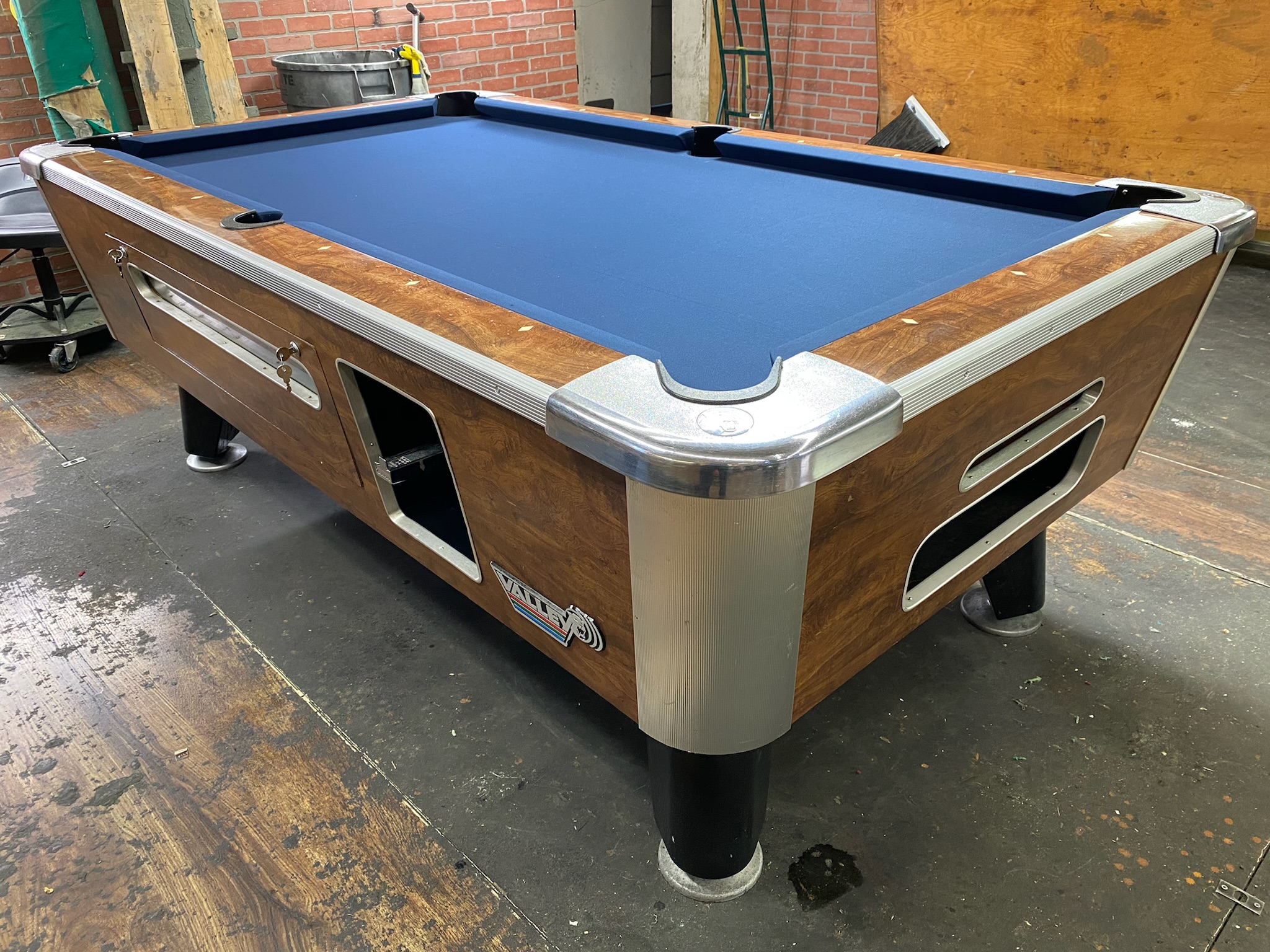 6 1/2′ Valley Light Walnut Used Coin Operated Bar Pool Tables