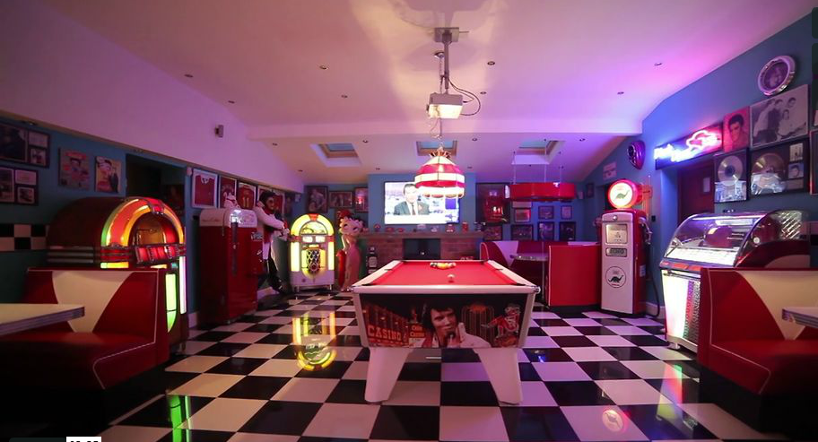 Retro 1950's Home Diner Furniture, Vintage Machines, Game Room