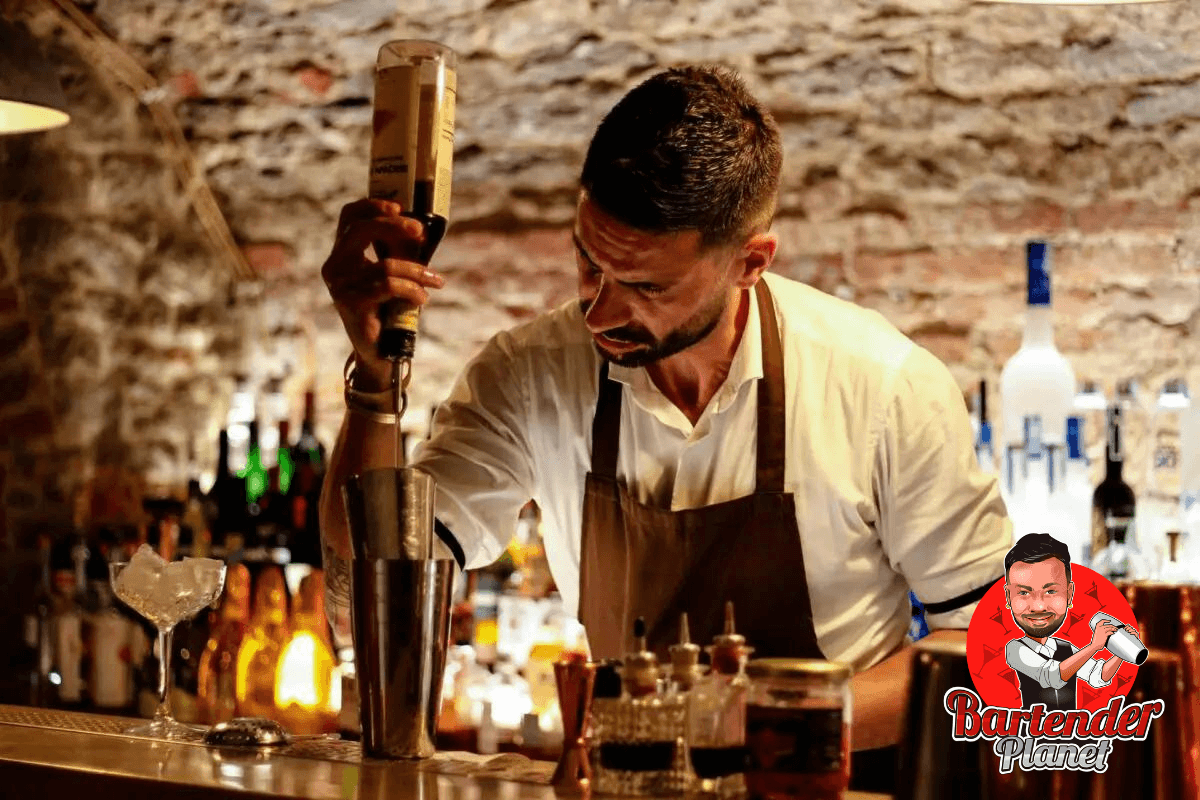 How Much Do Servers Tip Out Bartenders at Paula Heffernan blog