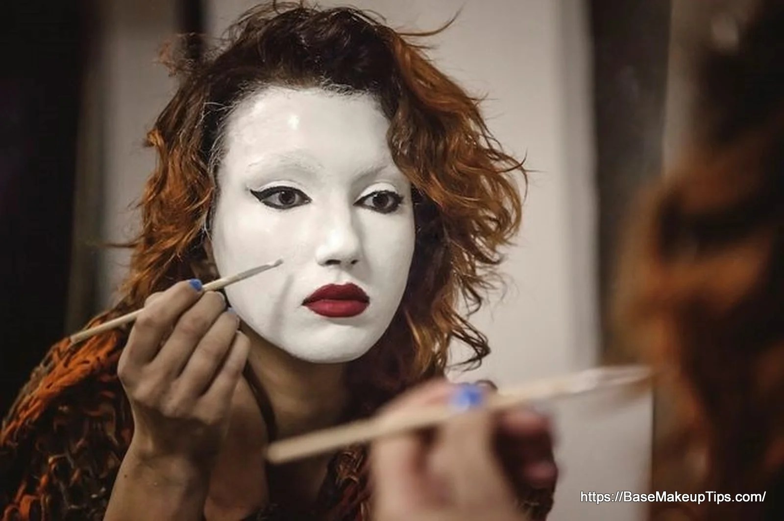 How to Make a White Face Makeup?