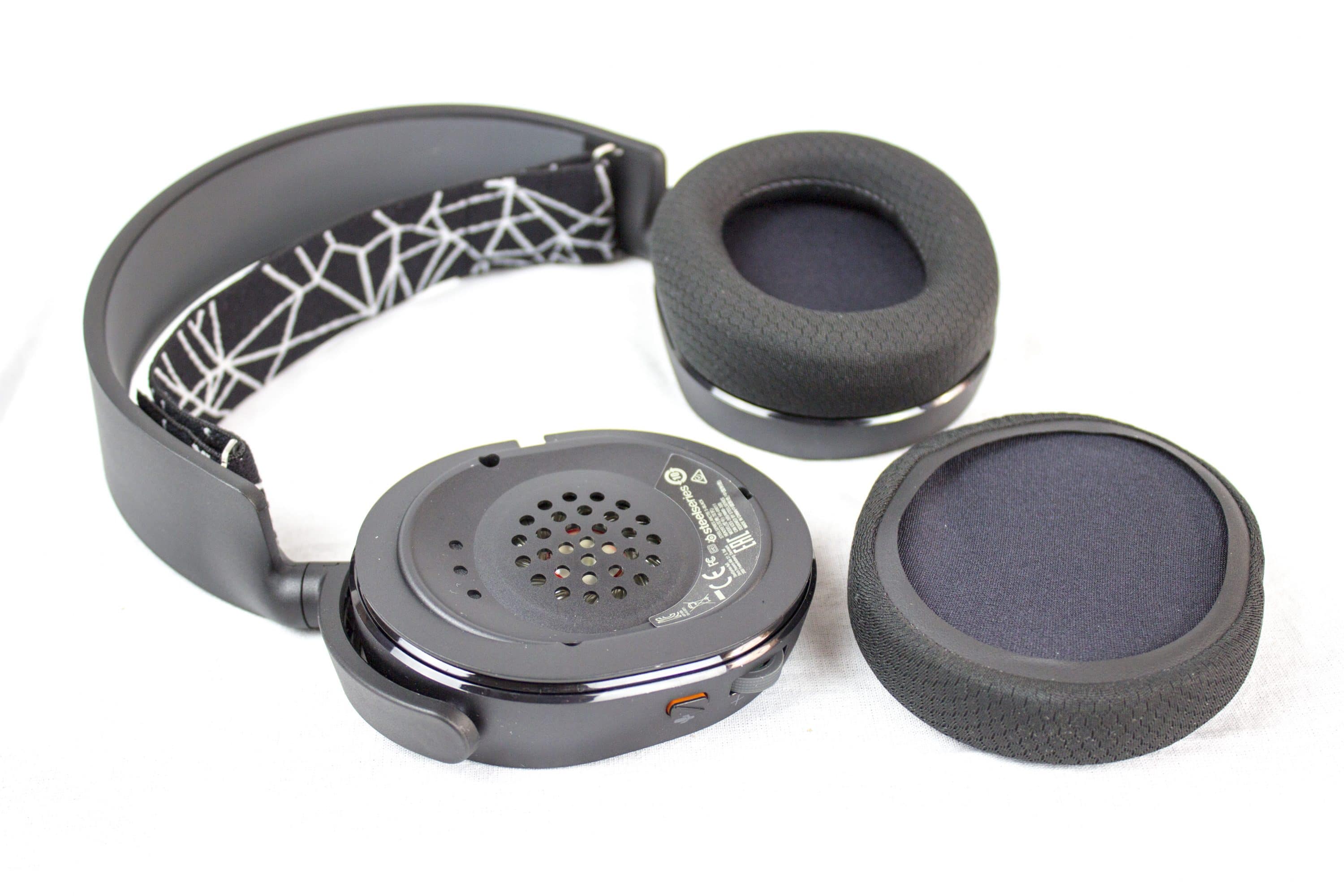 SteelSeries Arctis 5 GamingHeadset Test Überzeugender Sound