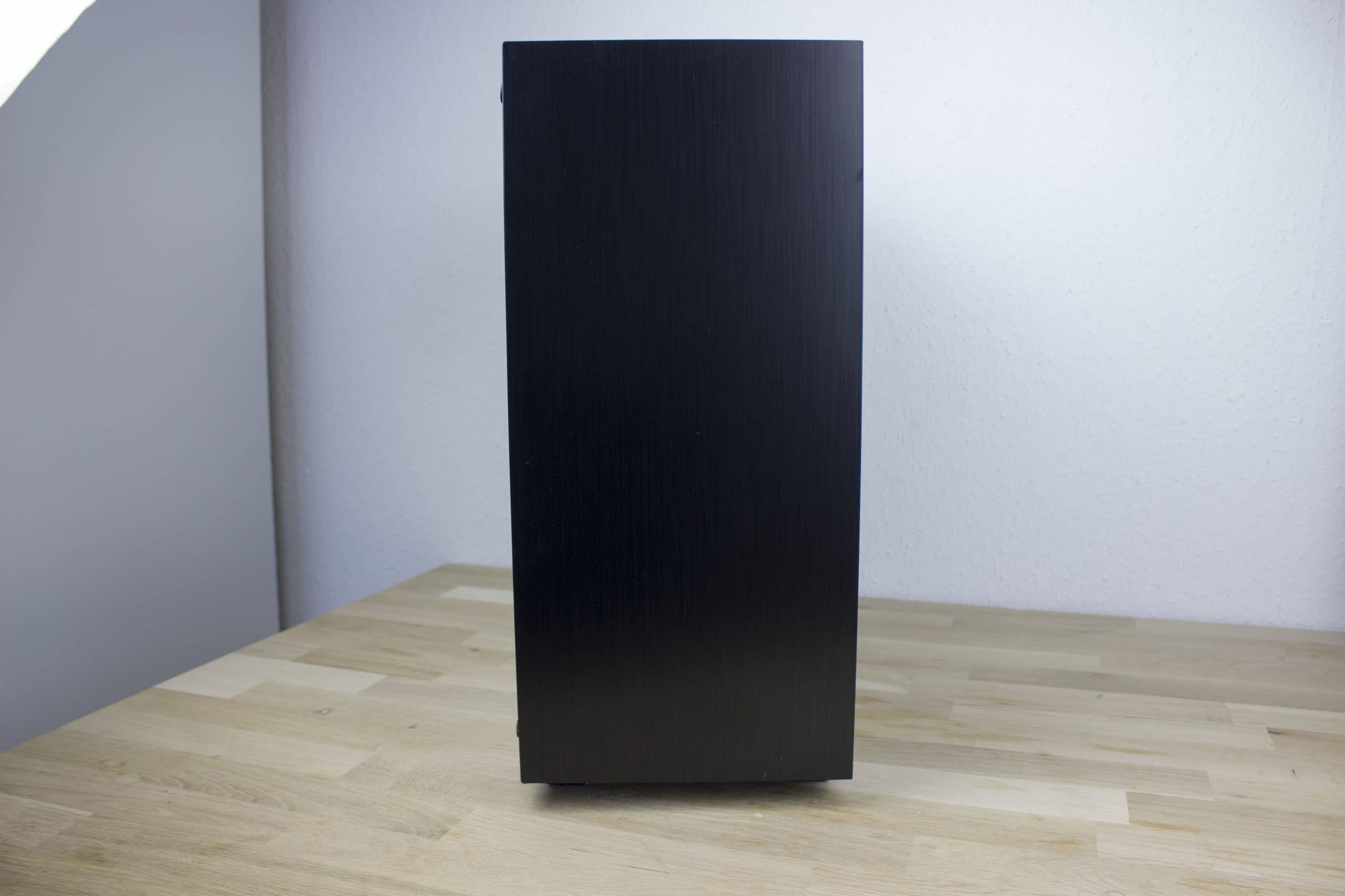 Kolink Stronghold Reviewed: Little Brother of the Observatory