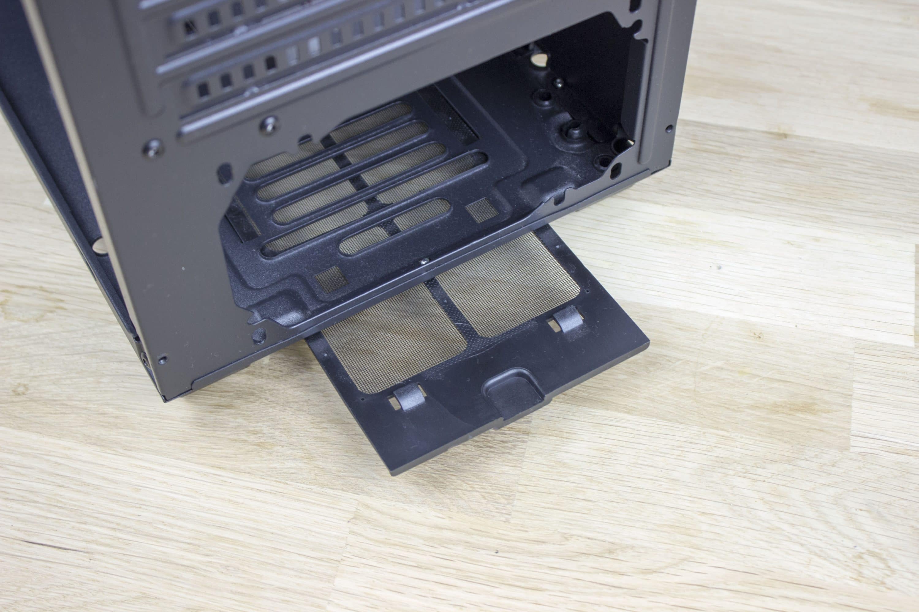 Kolink Stronghold Reviewed: Little Brother of the Observatory