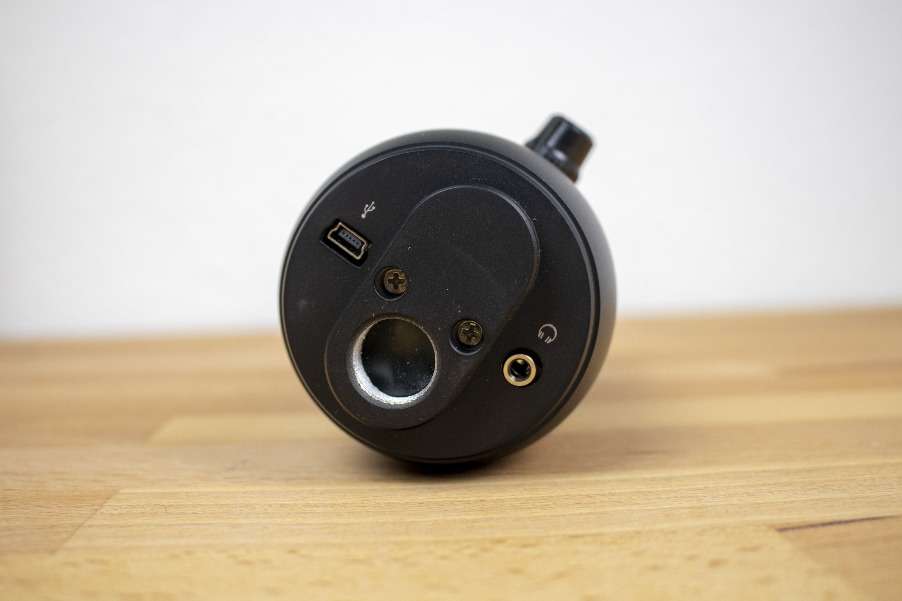 Blue Microphones Yeticaster USB Microphone including Microphone Arm In