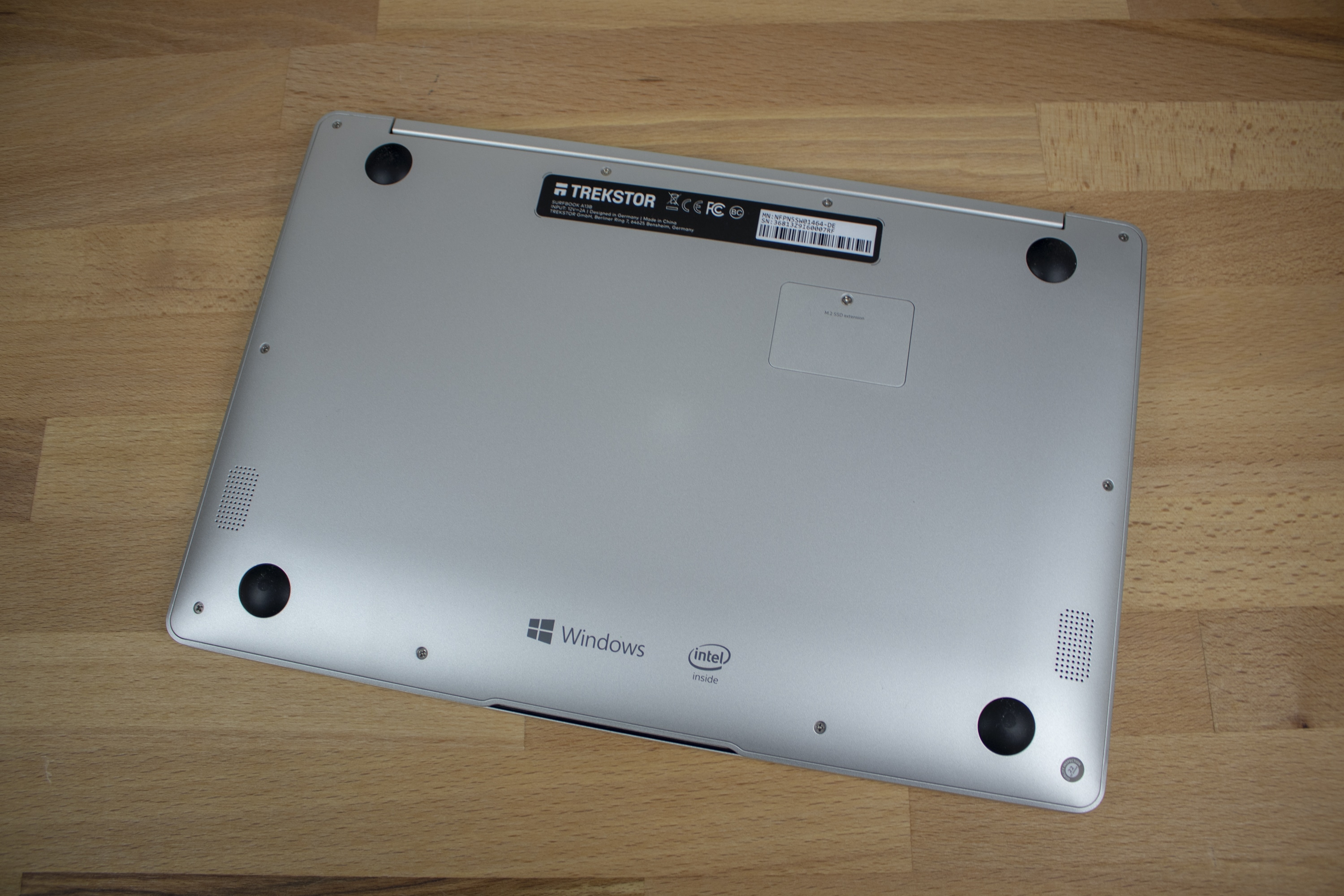 Trekstor Surfbook A13B Review: Light, cheap & good?