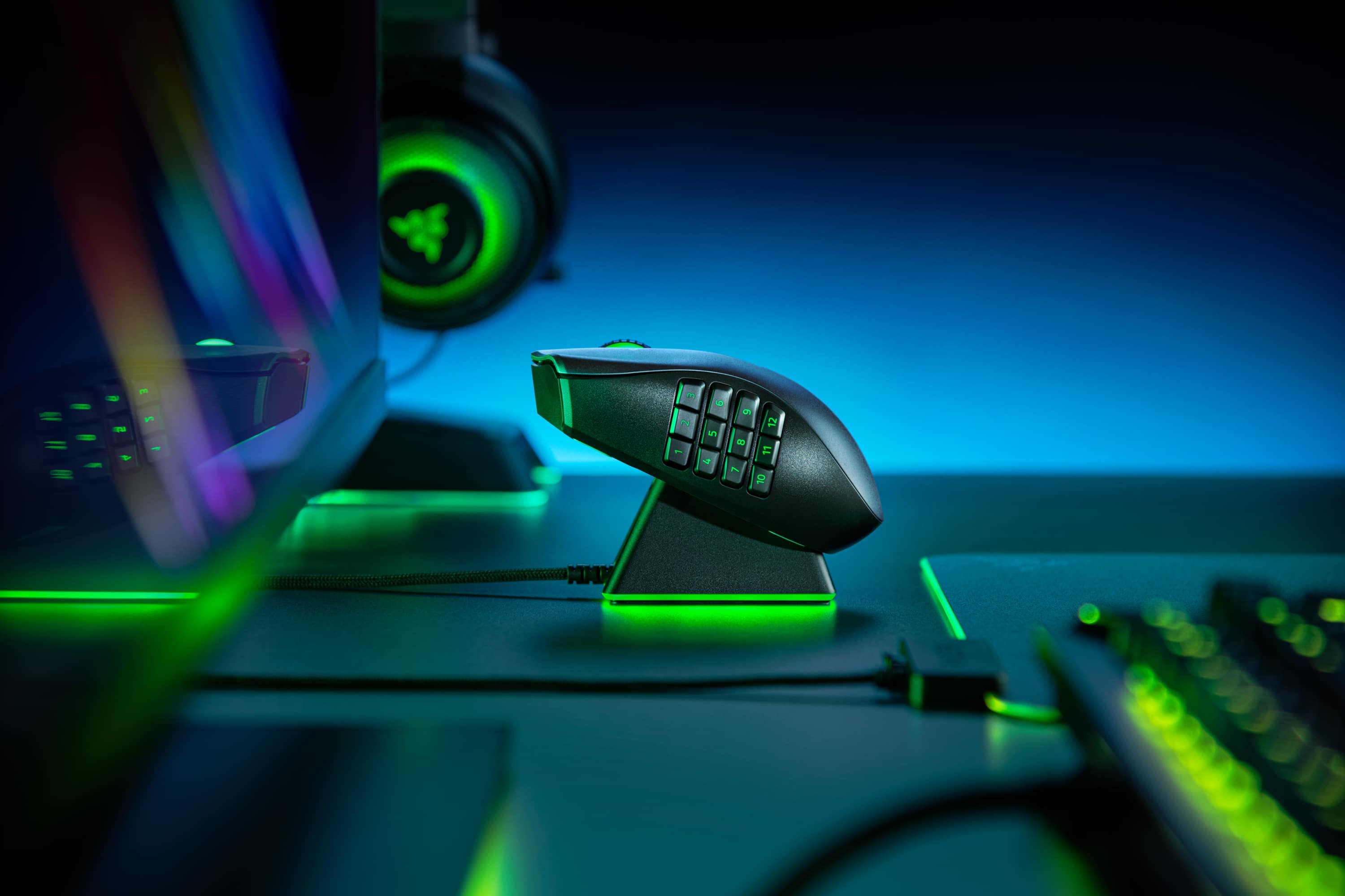 Razer Naga Pro Cable off with the customizable mouse