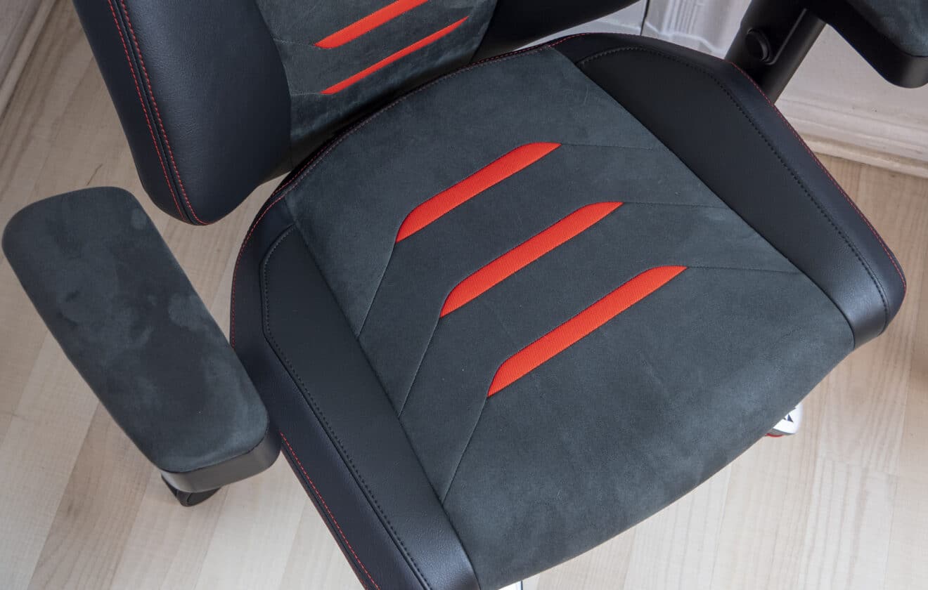 Backforce versus Gamechanger Two excellent gaming chairs (almost) at