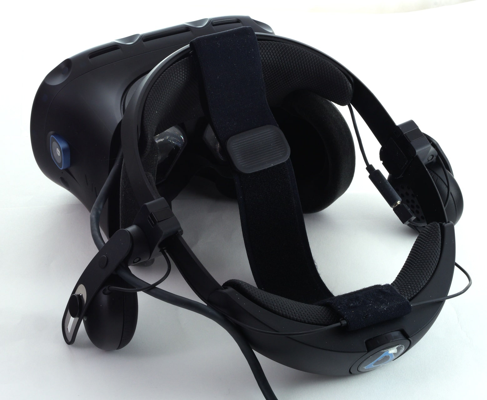 HTC Vive Cosmos Elite Off to virtual reality