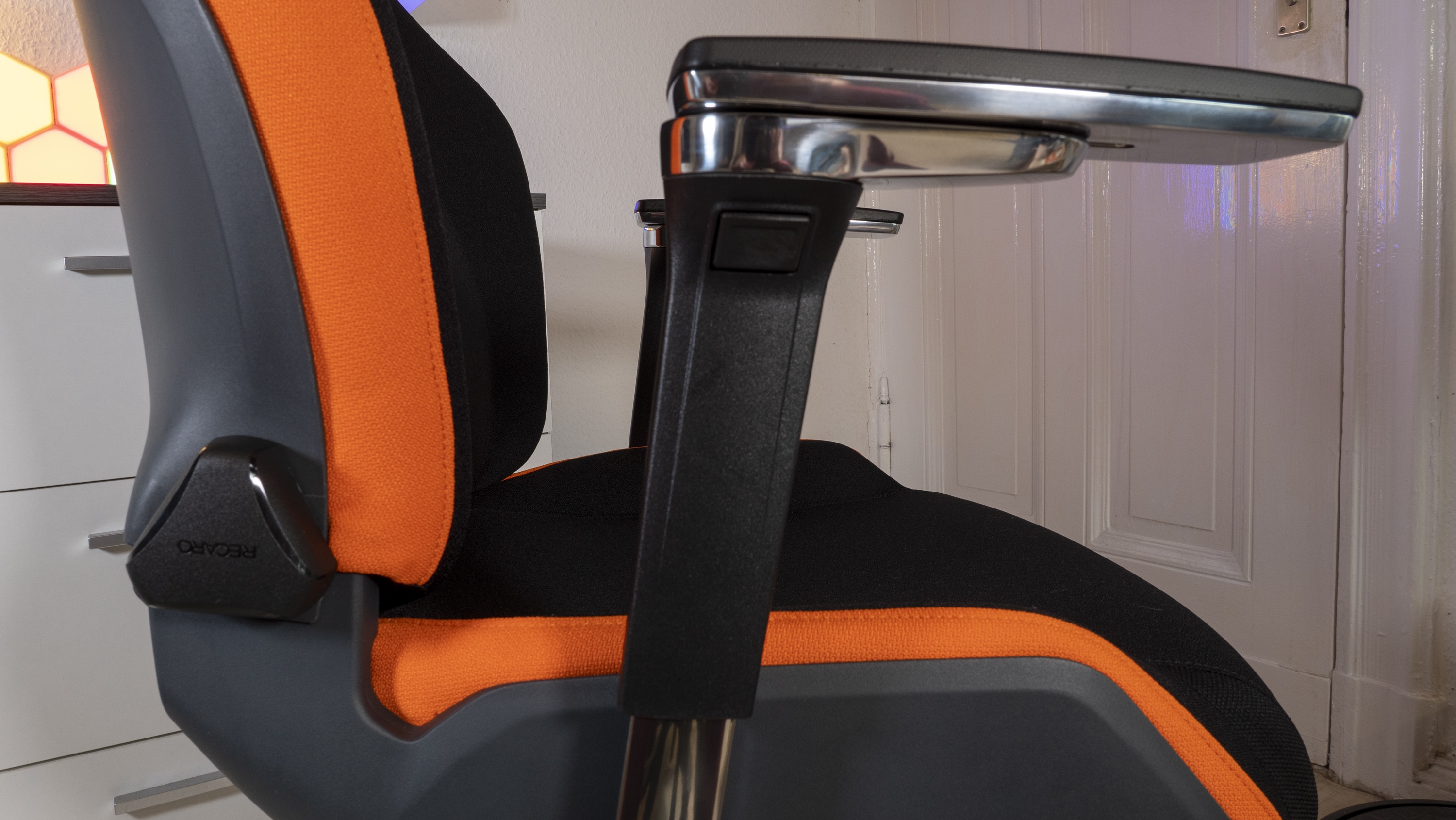 Recaro Gaming Exo FX Overpriced gaming chair or justified price?