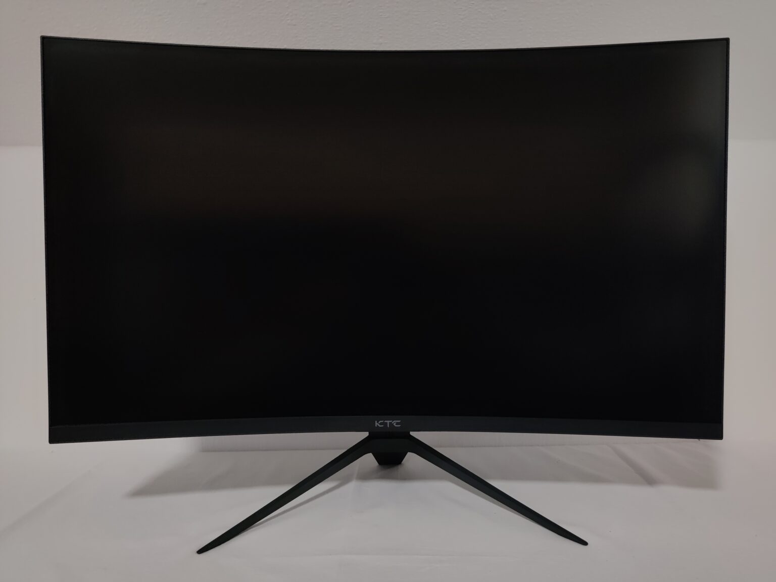 KTC H32S17 in review: An immersive gaming experience?