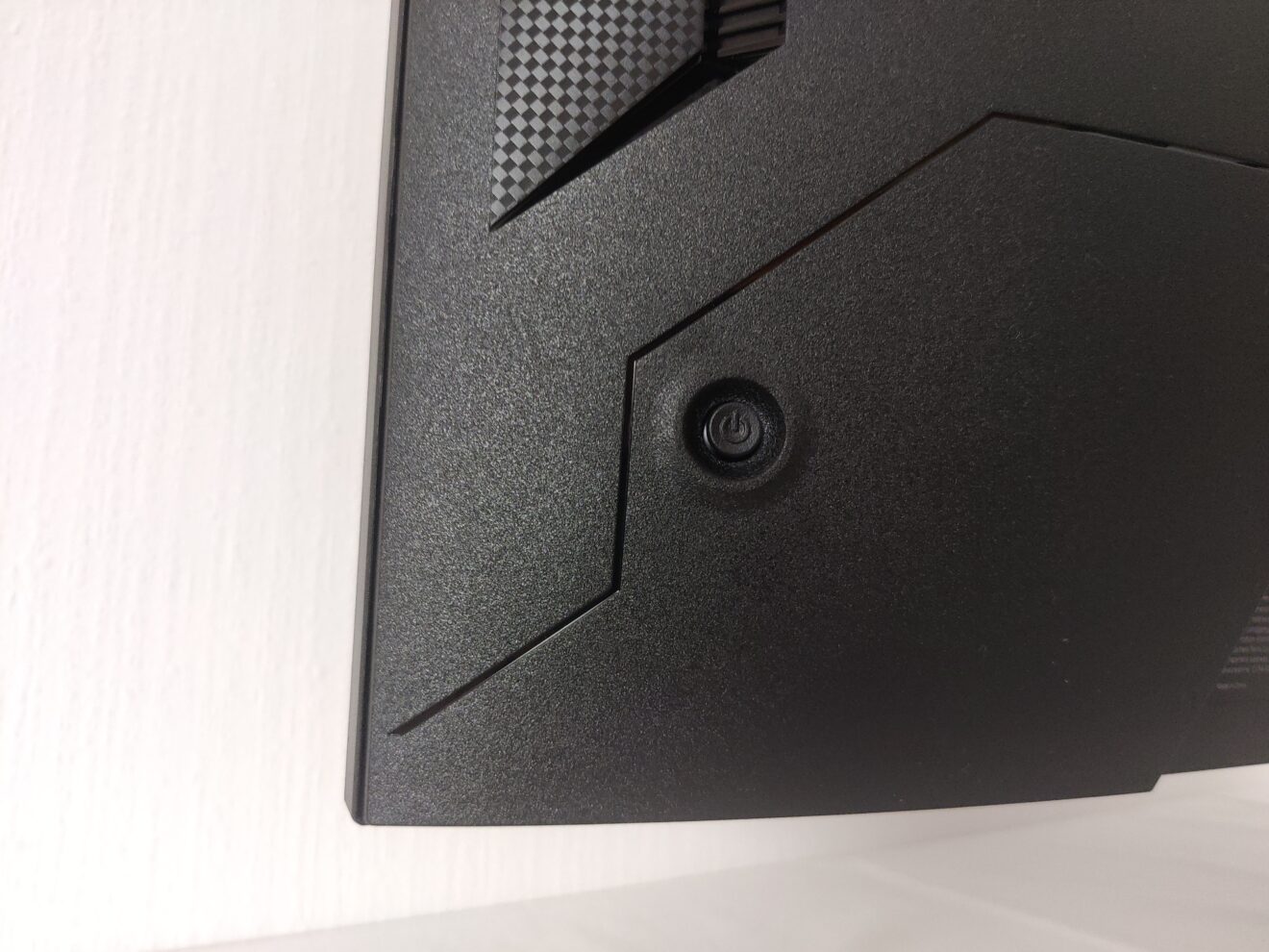 KTC H32S17 in review: An immersive gaming experience?