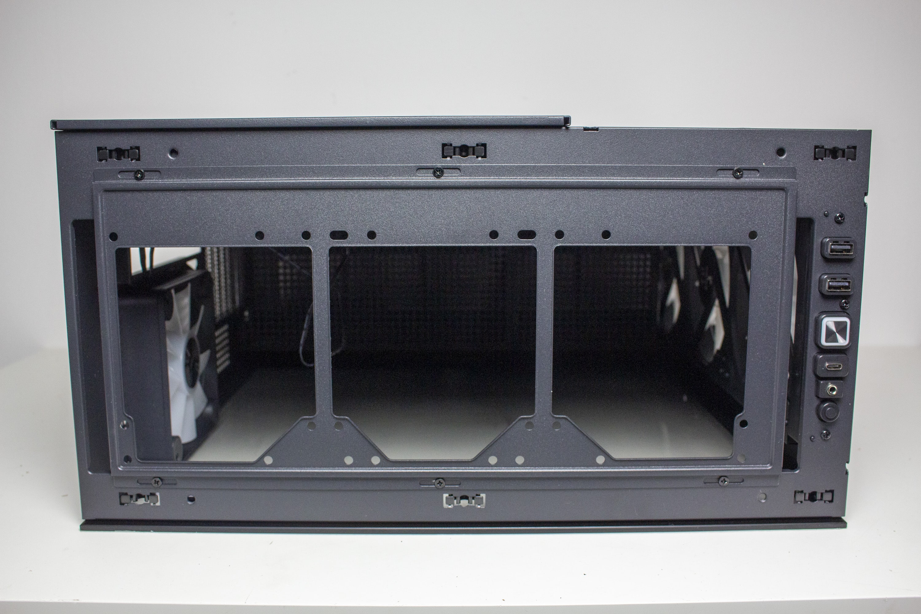 APNX C1 Test - Curved steel meets lots of RGB