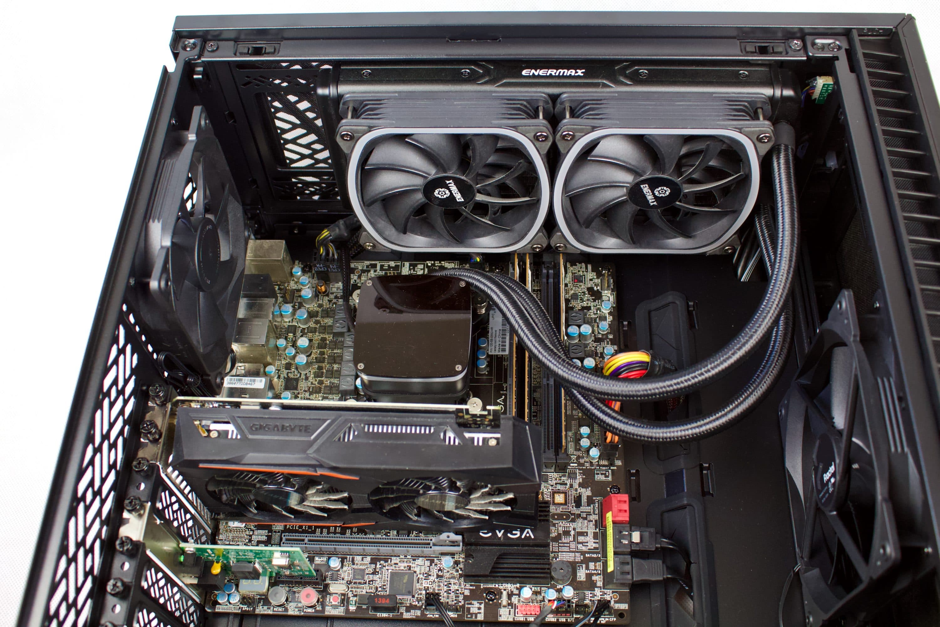 Fractal Design Define 7 Compact Im Schatten des großen Bruders?