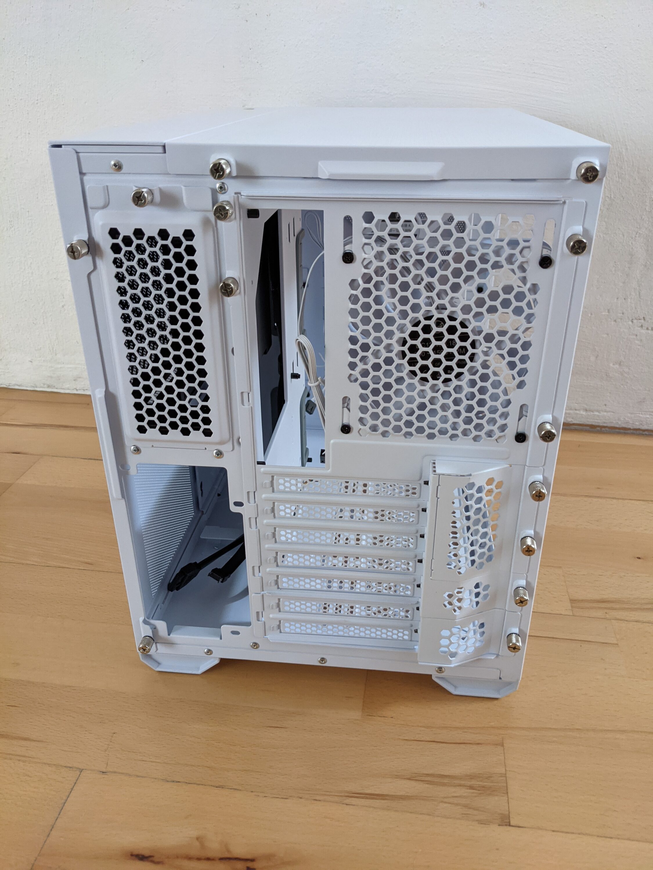 Lian Li O11 Air Mini review: NEW, mini and especially airy