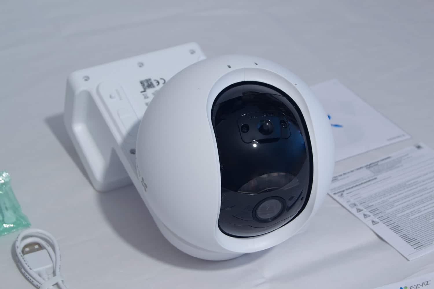 EZVIZ CB8 2K test swiveling video surveillance for outdoor use