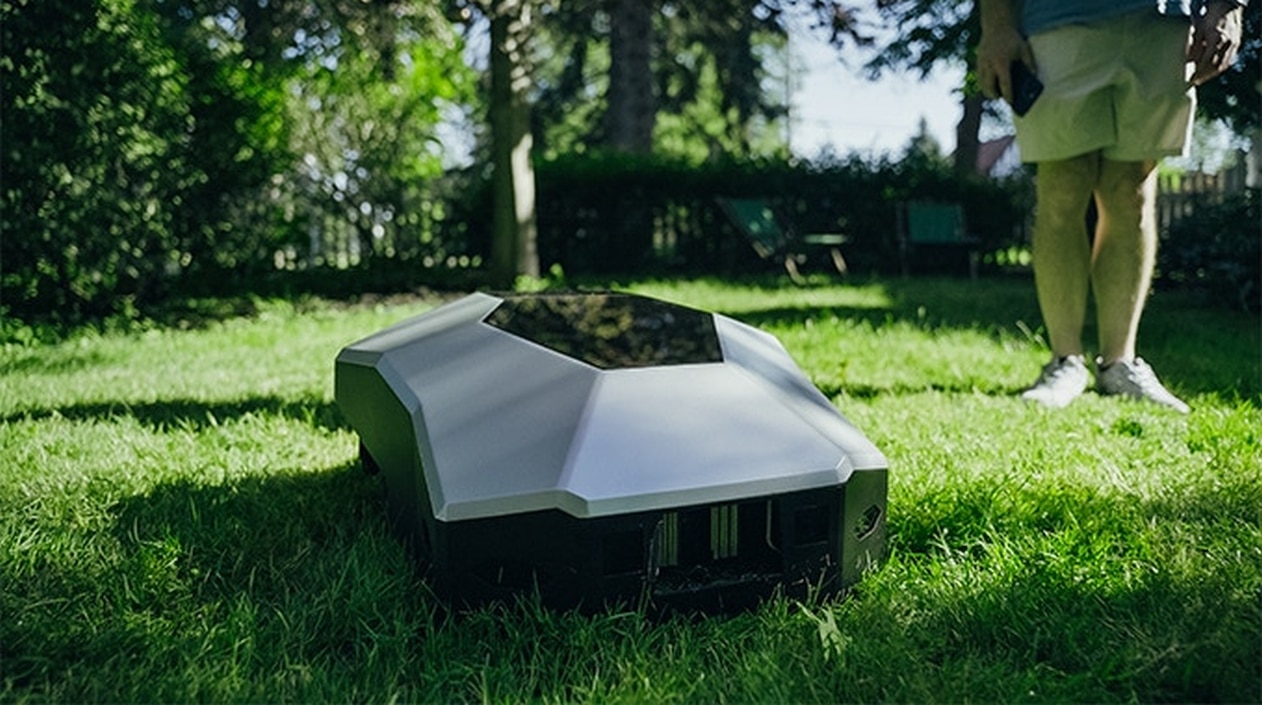 Lawna Smart robotic mower with Visual AI launches on Kickstarter
