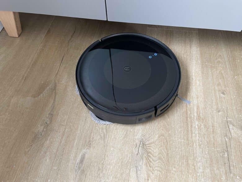 Ultenic TS1 test inexpensive vacuum robot with suction station