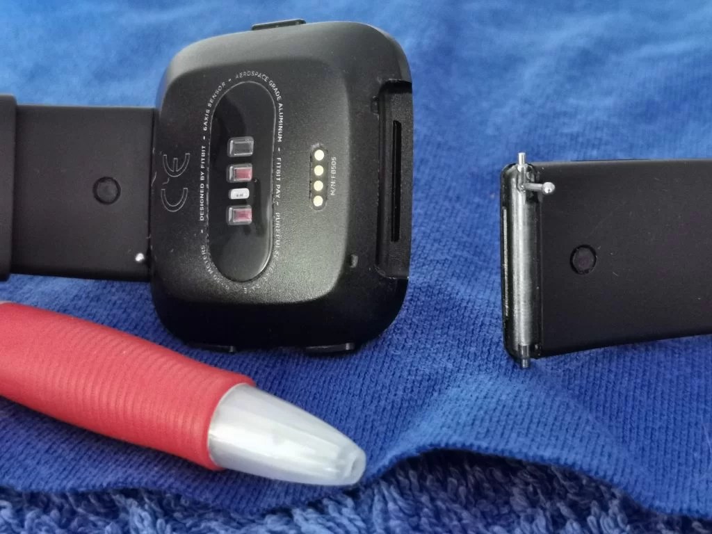 Change Fitbit watchband without breaking a fingernail ← Basic Lowdown