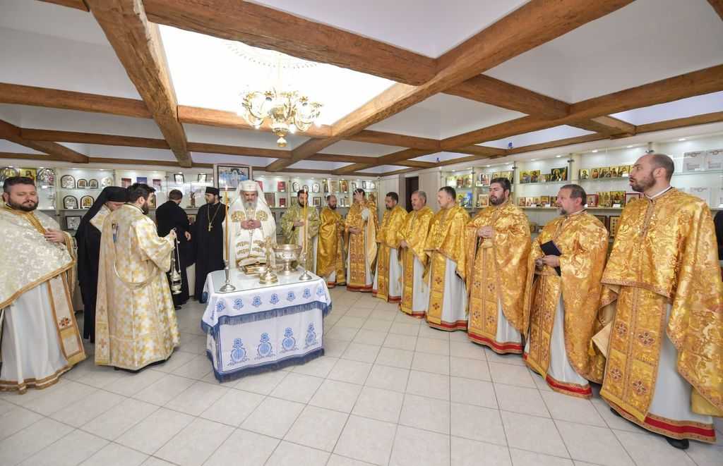 Bucuresti Un Nou Magazin Cu Obiecte Bisericesti Pentru Credinciosi Patriarhul Romaniei A Sfinţit Spaţiul Inaugurat Basilica Ro