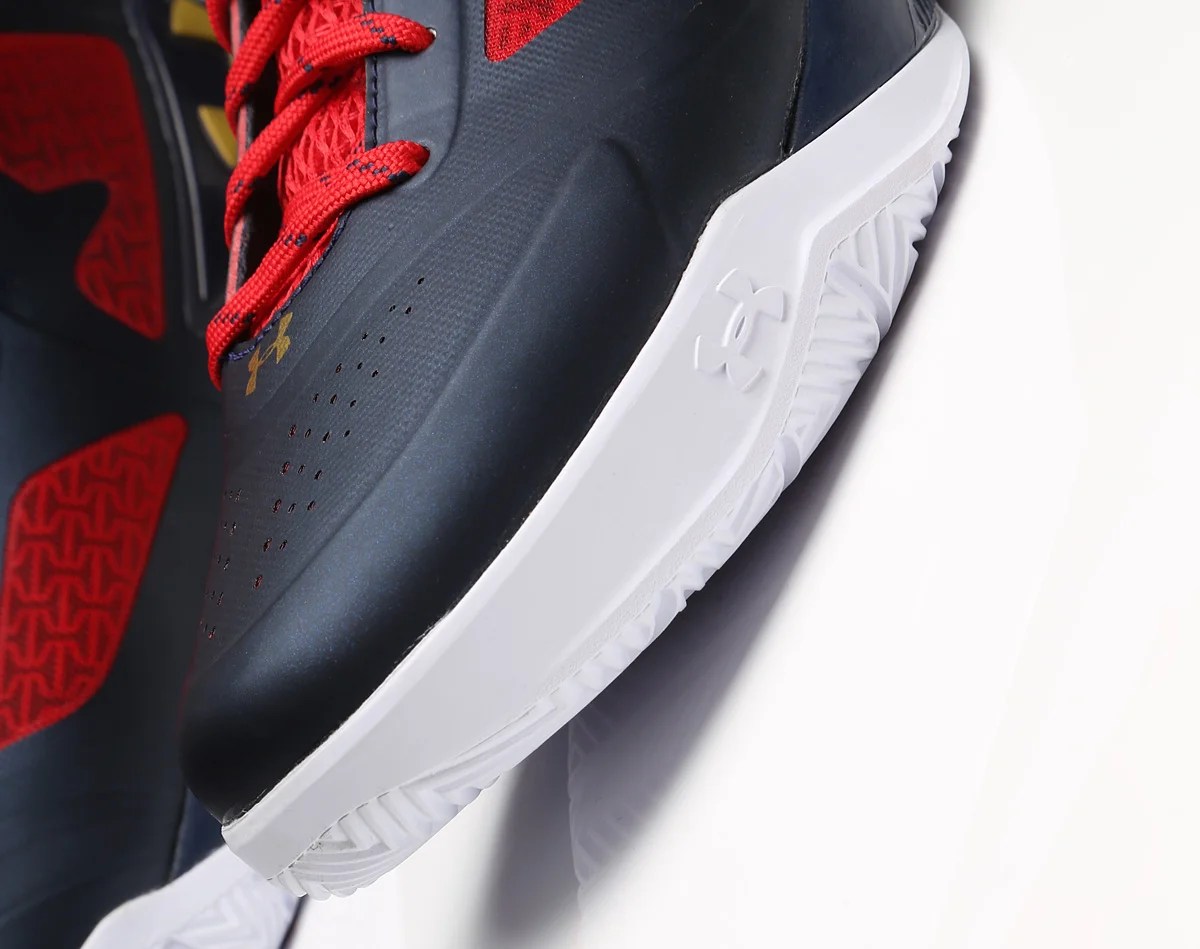 Kicks les Under Armour ClutchFit Drive 2 ‘Vet Day’