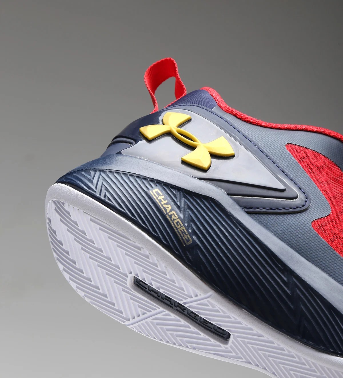 Kicks les Under Armour ClutchFit Drive 2 ‘Vet Day’