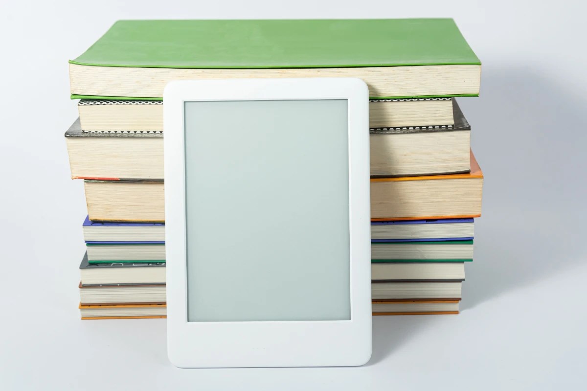Real Books vs Kindle. What Should You Choose? Basmo