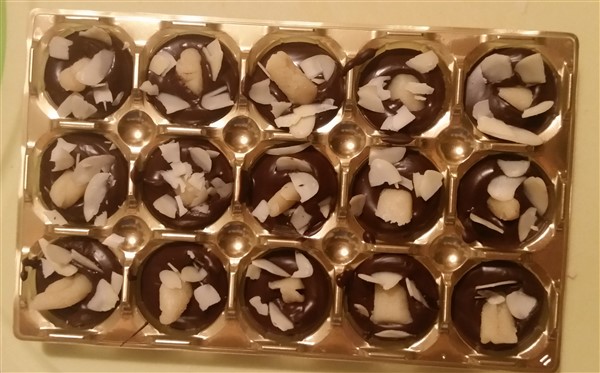 Selbstgemachte Schokolade in einer Schokoladenverpackung aus einer