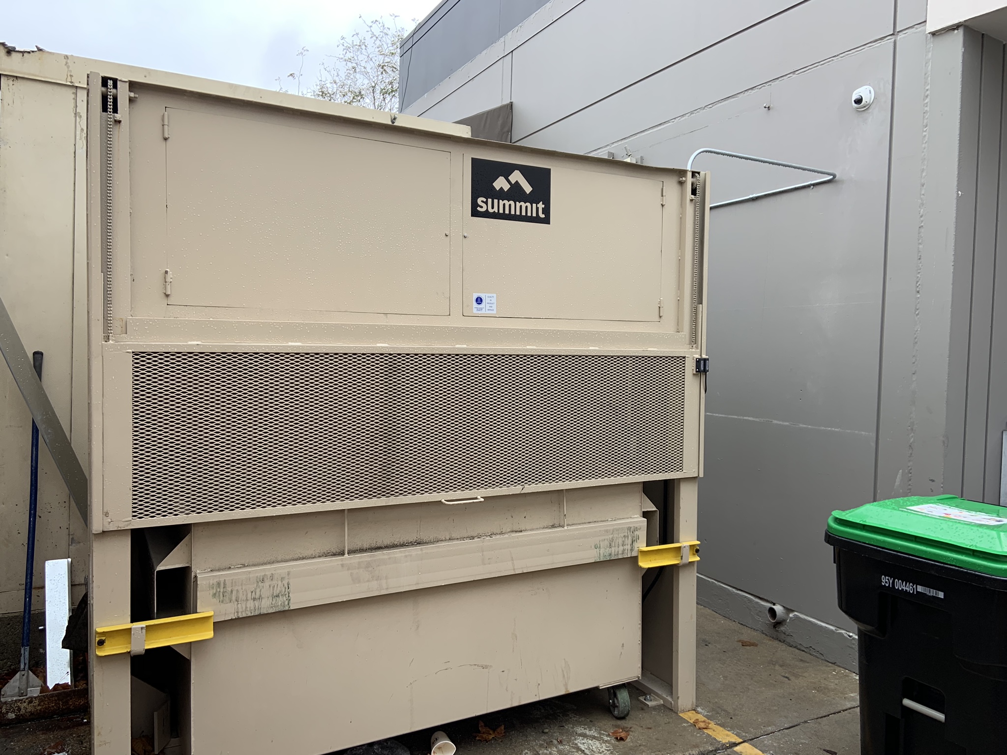 Hotels BAY AREA TRASH COMPACTOR