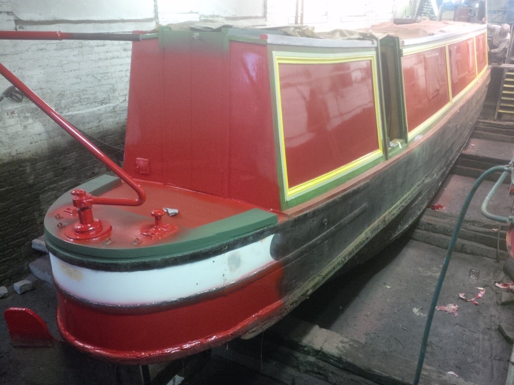 Bates Boatyard, Bulbourne Dry Dock Narrowboat Painting and Signwriting