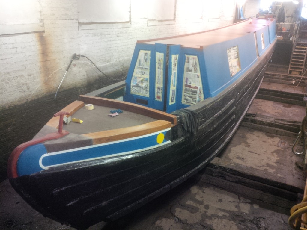 Bates Boatyard, Bulbourne Dry Dock Narrowboat Painting and Signwriting